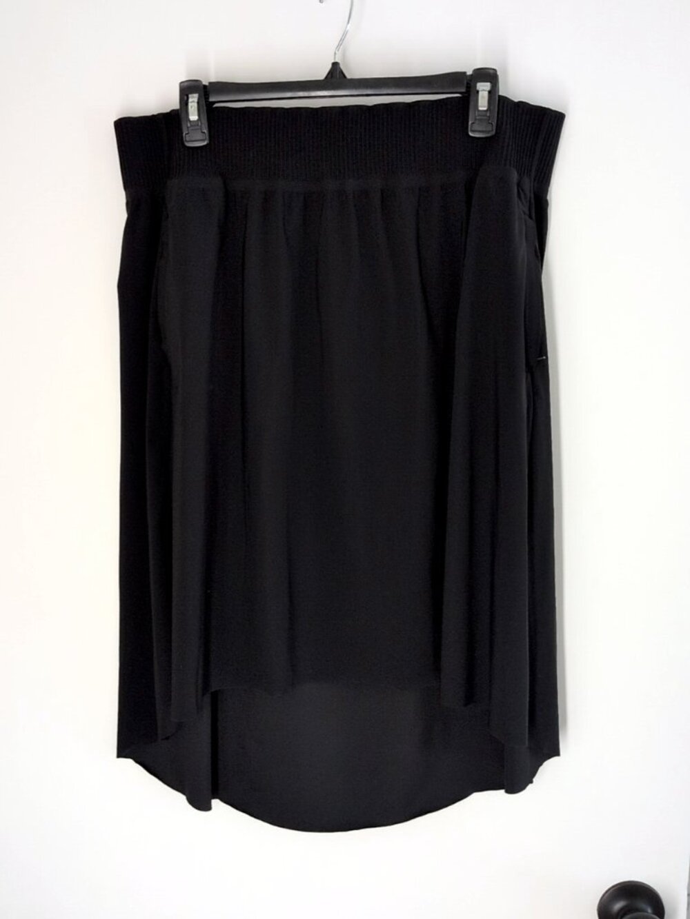 Athleta Cosmic Skirt XL Black knee length hi-lo travel pockets